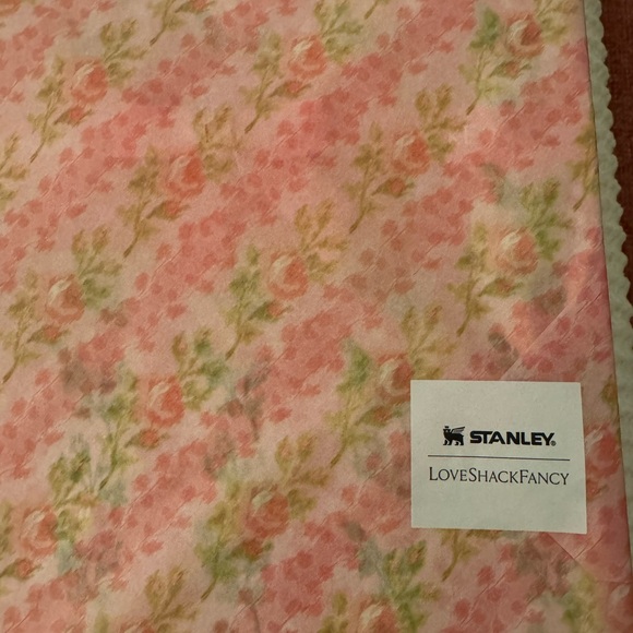 The Stanley x LoveShackFancy💞 Blooming Heirloom 40 OZ BRAND NEW IN PACKING - Picture 5 of 5